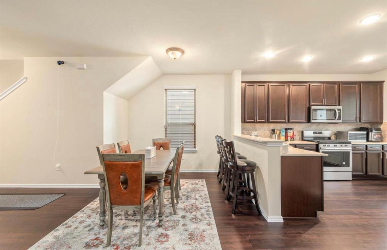 N-E-G House - Near David Wayne Hooks Airport Villa Хюстън Екстериор снимка
