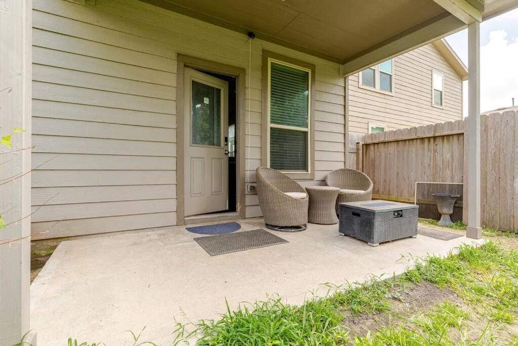 N-E-G House - Near David Wayne Hooks Airport Villa Хюстън Екстериор снимка